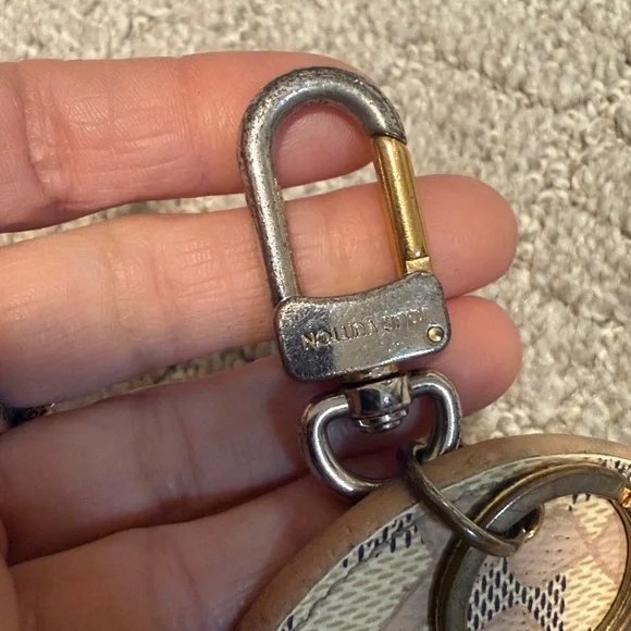 Louis Vuitton Pink and Gold Keychain - Picture 4 of 5